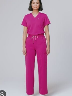 NWT Fabletics Magenta Top And Bottom Size MEDIUM Scrubs